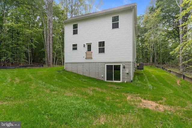 5831 Stubbs Bridge Rd, Mineral, VA 23117 - back of property featuring central AC and a lawn