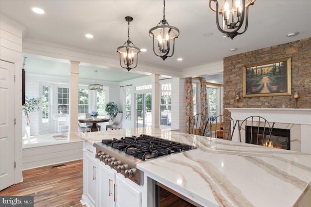 519 Cardinal Ln, Warrenton, VA 20186 - kitchen featuring a chandelier, stainless steel gas stovetop, ornamental molding, white cabinets, and light wood-type flooring