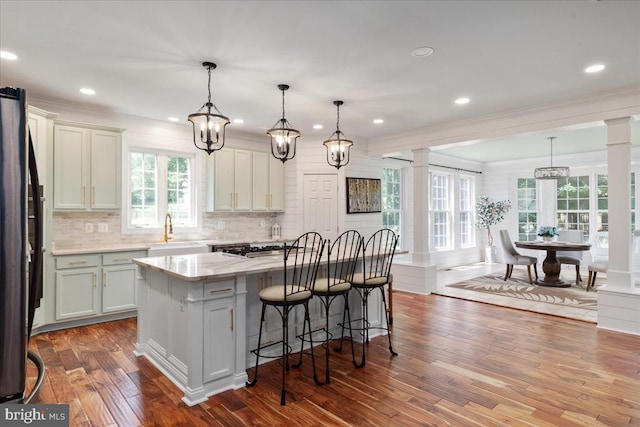 519 Cardinal Ln, Warrenton, VA 20186 - kitchen with dark wood-type flooring, a kitchen bar, tasteful backsplash, freestanding refrigerator, and crown molding