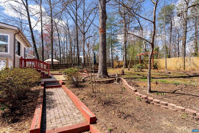 609 Jefferson Dr, Palmyra, VA 22963 - view of yard featuring fence