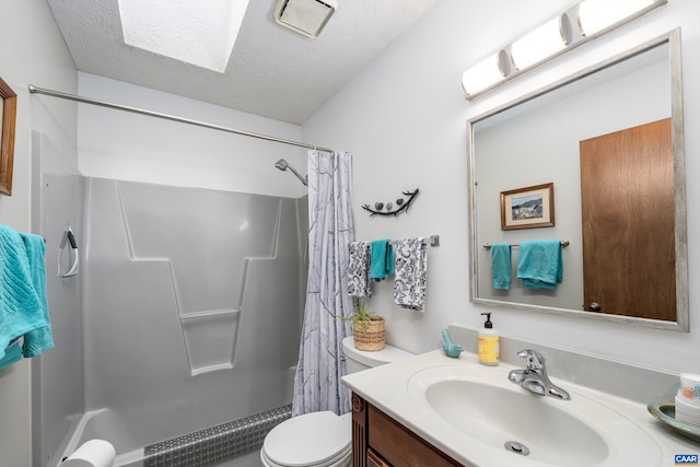 609 Jefferson Dr, Palmyra, VA 22963 - bathroom featuring vanity, a textured ceiling, a shower with shower curtain, and toilet