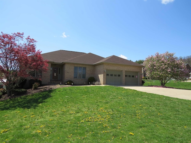 305 Confederacy Dr, Penn Laird, VA 22846 - single story home featuring an attached garage, a front lawn, brick siding, and driveway