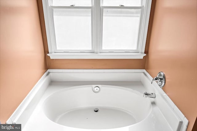 11814 Arbor Glen Dr, Fredericksburg, VA 22407 - bathroom with a bath