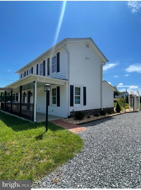 6612 Old Plank Rd, Fredericksburg, VA 22407 - view of side of home