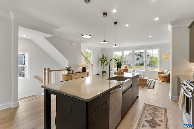 43 Farrow Cir, Charlottesville, VA 22901 - kitchen featuring a sink, light wood finished floors, stainless steel appliances, and crown molding