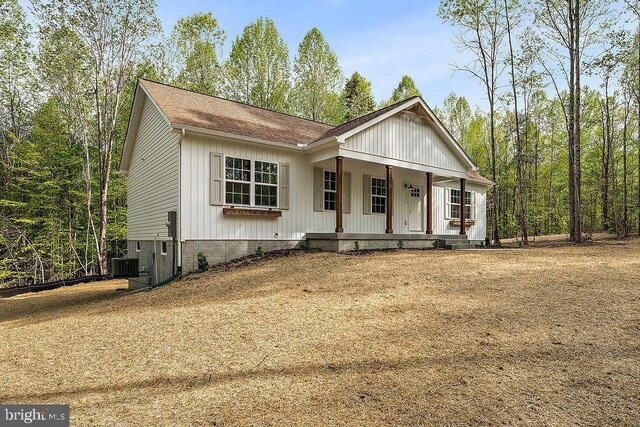 5903 Stubbs Bridge Rd, Mineral, VA 23117 - modern farmhouse style home featuring covered porch, central air condition unit, and roof with shingles