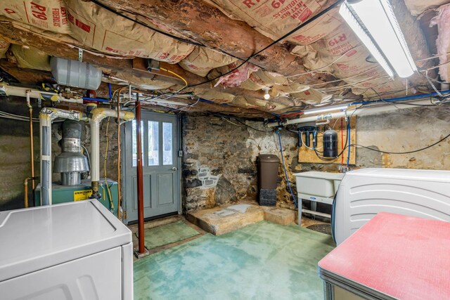 887 Natural Chimneys Rd, Mount Solon, VA 22843 - below grade area featuring washer / clothes dryer and a sink