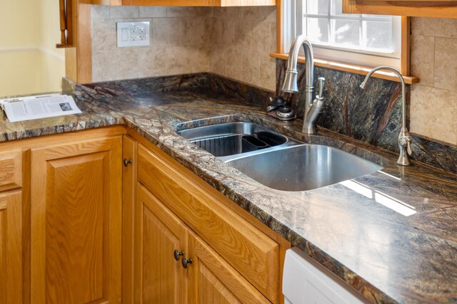 887 Natural Chimneys Rd, Mount Solon, VA 22843 - kitchen featuring a sink, tasteful backsplash, and brown cabinetry