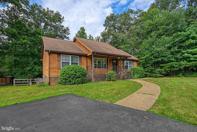 3716 Martin Kings Rd, Charlottesville, VA 22902 - view of front of house with covered porch and a front lawn