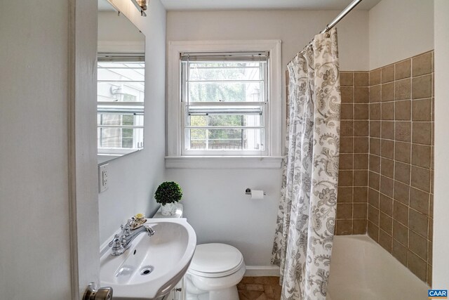 807 Hillcrest Rd, Charlottesville, VA 22903 - full bathroom with a sink, toilet, shower / bath combo, and baseboards