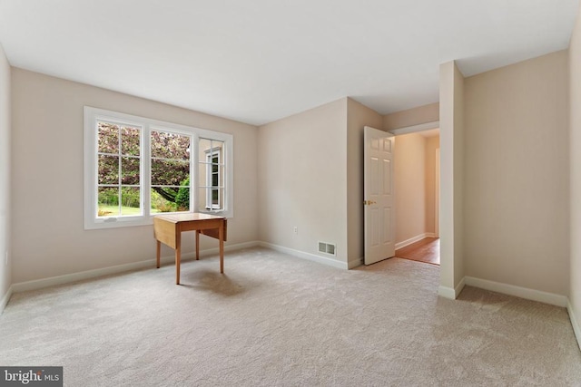 8300 Falcon Glen Rd, Warrenton, VA 20186 - interior space with carpet, visible vents, and baseboards