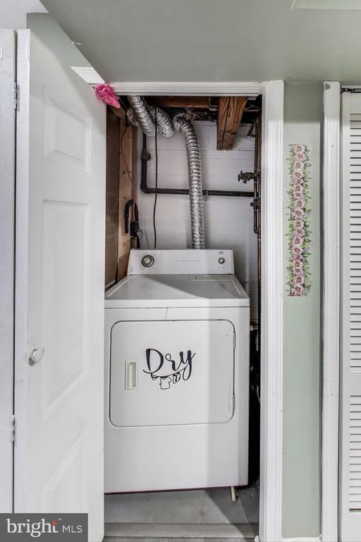 526 Azalea St, Culpeper, VA 22701 - laundry room featuring washer / clothes dryer