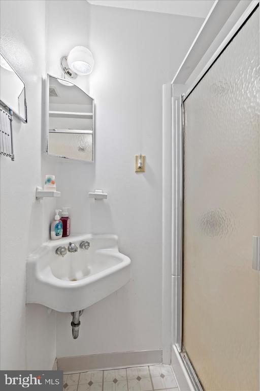 5524 Hickory Ridge Rd, Spotsylvania, VA 22551 - full bath with baseboards and a stall shower