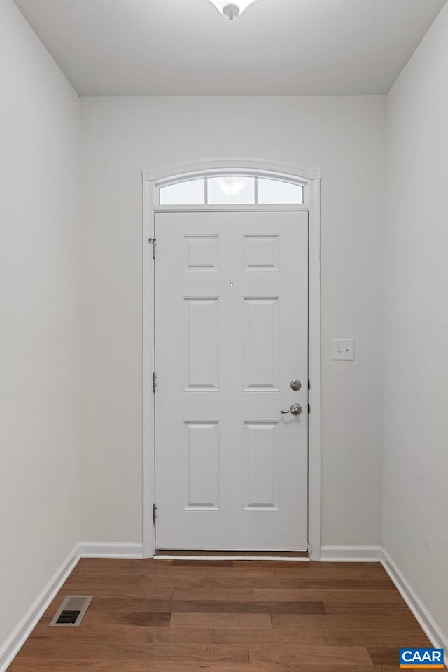 281 Manor Blvd, Palmyra, VA 22963 - foyer featuring wood finished floors and baseboards
