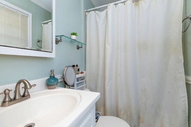 935 Glenwood Blvd, Waynesboro, VA 22980 - bathroom featuring ornamental molding, vanity, and curtained shower