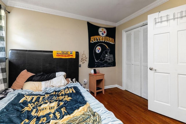 935 Glenwood Blvd, Waynesboro, VA 22980 - bedroom with wood finished floors, crown molding, and a closet