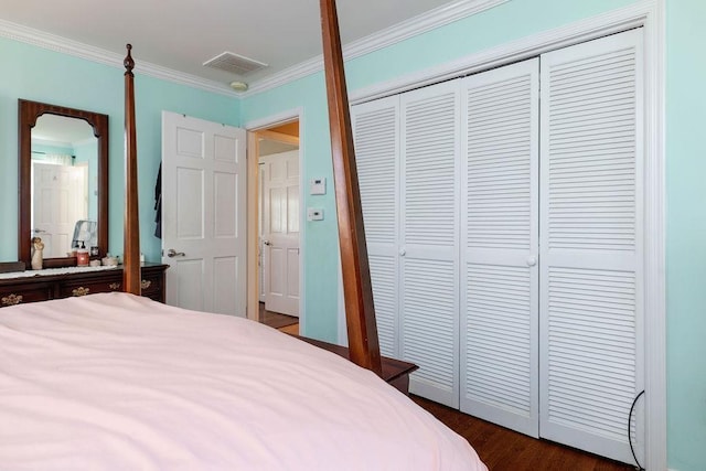 935 Glenwood Blvd, Waynesboro, VA 22980 - bedroom featuring crown molding, a closet, and dark wood-style floors