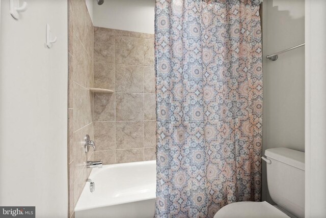 11405 Owls Nest Ct, Spotsylvania, VA 22551 - bathroom with toilet and shower / bath combo with shower curtain