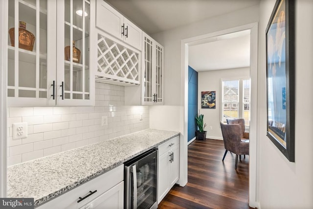 11405 Owls Nest Ct, Spotsylvania, VA 22551 - indoor dry bar with wine cooler, dark wood-style floors, tasteful backsplash, and baseboards