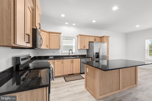 kitchen featuring stainless steel appliances, light brown cabinets, a sink, recessed lighting, and light wood-style floors