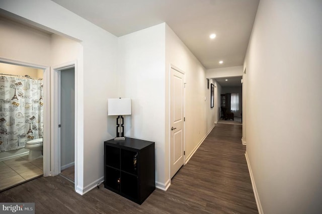 9323 Wood Creek Cir, Fredericksburg, VA 22407 - hallway with dark wood-style floors, baseboards, and recessed lighting
