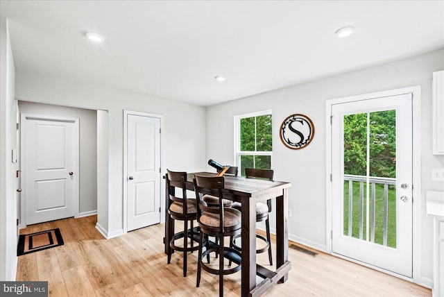 dining room featuring light wood-style flooring, baseboards, and recessed lighting