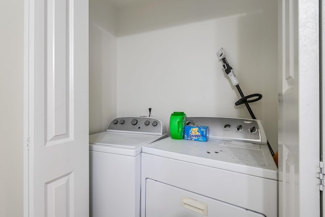 250 Washington Ave W, Elkton, VA 22827 - clothes washing area featuring washer and dryer