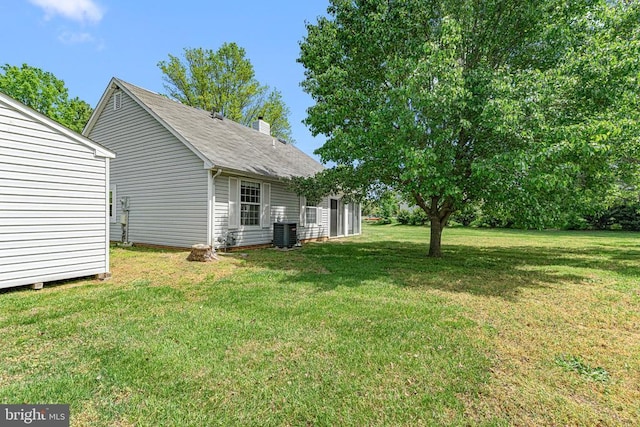10630 Bent Tree Dr, Fredericksburg, VA 22407 - view of yard featuring central AC