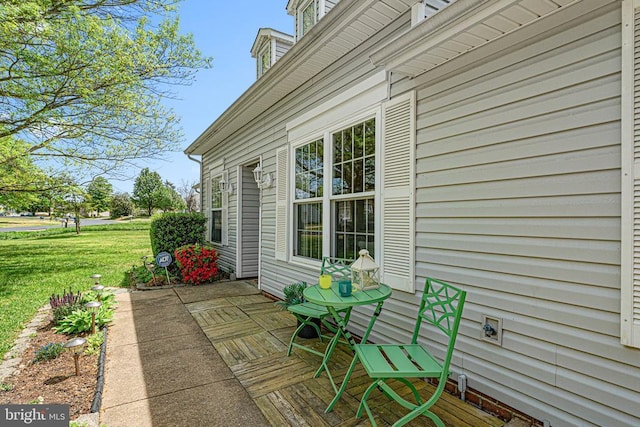 10630 Bent Tree Dr, Fredericksburg, VA 22407 - view of home's exterior with a lawn