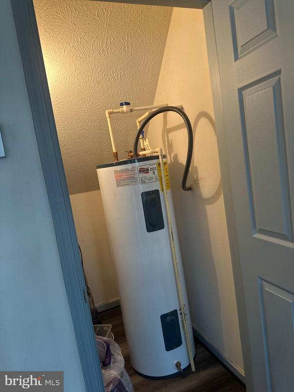 6015 Sunny Meadows Dr, Fredericksburg, VA 22407 - utility room with electric water heater