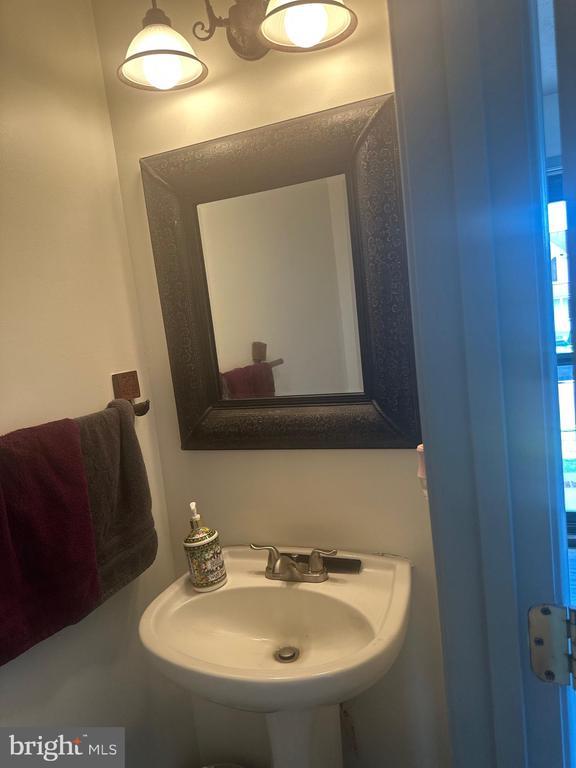 6015 Sunny Meadows Dr, Fredericksburg, VA 22407 - bathroom featuring a sink