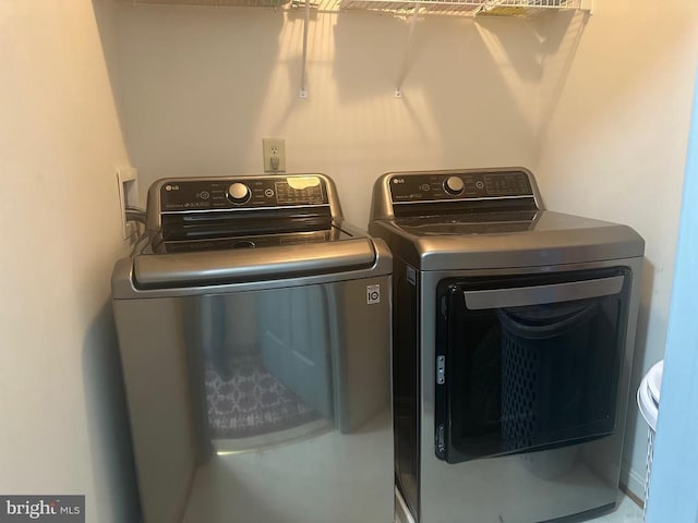 6015 Sunny Meadows Dr, Fredericksburg, VA 22407 - laundry area featuring washer and dryer
