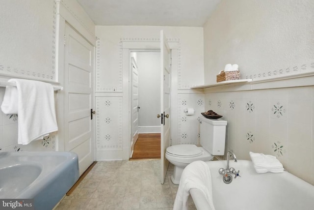 507 Winchester St, Warrenton, VA 20186 - full bath featuring a freestanding tub and toilet