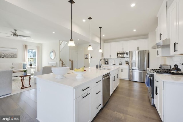 10909 Green Leaf Run, Spotsylvania, VA 22551 - kitchen featuring appliances with stainless steel finishes, under cabinet range hood, tasteful backsplash, a ceiling fan, and recessed lighting