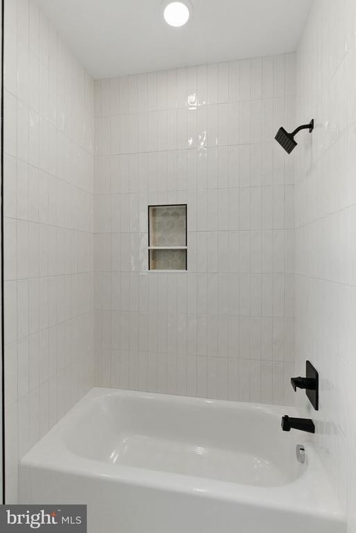 195 Promise Ln, Bumpass, VA 23024 - full bathroom featuring bathing tub / shower combination