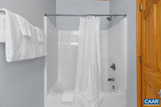 full bathroom featuring shower / tub combo with curtain
