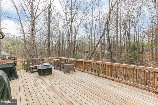 5223 Wyndemere Cir, Mineral, VA 23117 - view of wooden deck