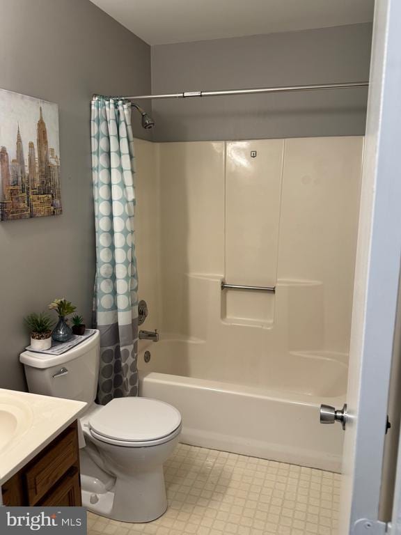 800 Dunlap St, Fredericksburg, VA 22407 - bathroom featuring vanity and shower / bath combo with shower curtain