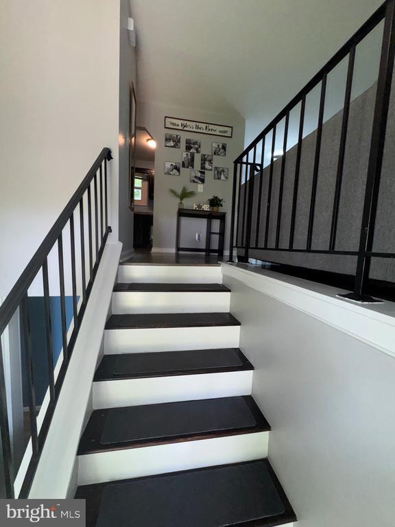 800 Dunlap St, Fredericksburg, VA 22407 - view of stairs