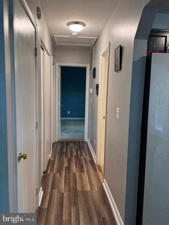800 Dunlap St, Fredericksburg, VA 22407 - hall featuring dark wood finished floors and baseboards