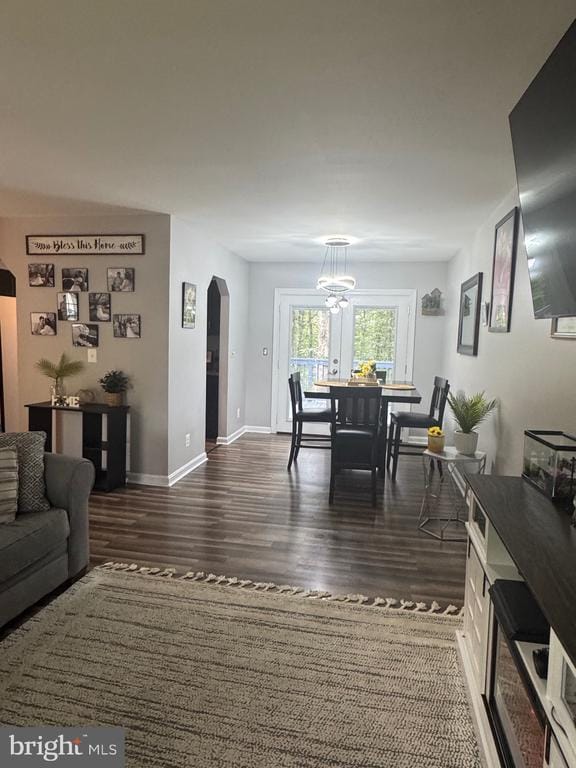 800 Dunlap St, Fredericksburg, VA 22407 - living room with arched walkways, dark wood finished floors, and a chandelier