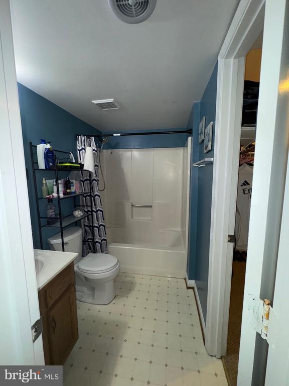800 Dunlap St, Fredericksburg, VA 22407 - bathroom with tile patterned floors, vanity, and shower / tub combo