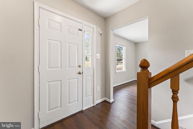 131 Wankoma Dr, Remington, VA 22734 - entrance foyer featuring dark wood-style flooring and baseboards