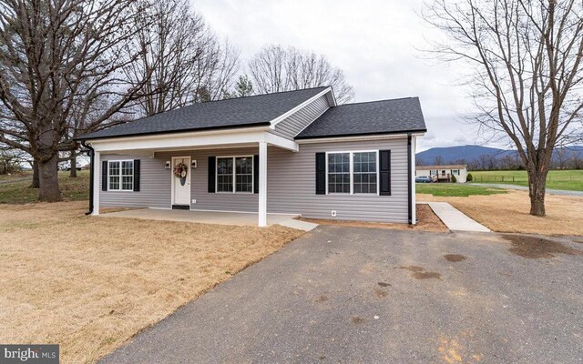 1087 Judy Ln, Stanley, VA 22851 - unfurnished living room with ceiling fan, dark wood-style floors, recessed lighting, and baseboards