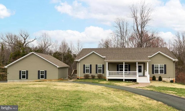 15604 Heth Dr, Mineral, VA 23117 - single story home featuring covered porch and a front yard