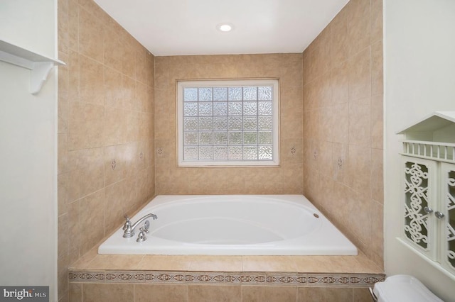 202 Yorktown Blvd, Locust Grove, VA 22508 - bathroom with a bath and toilet