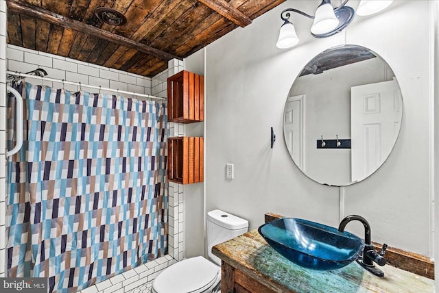 full bathroom featuring wood ceiling, curtained shower, toilet, and vanity