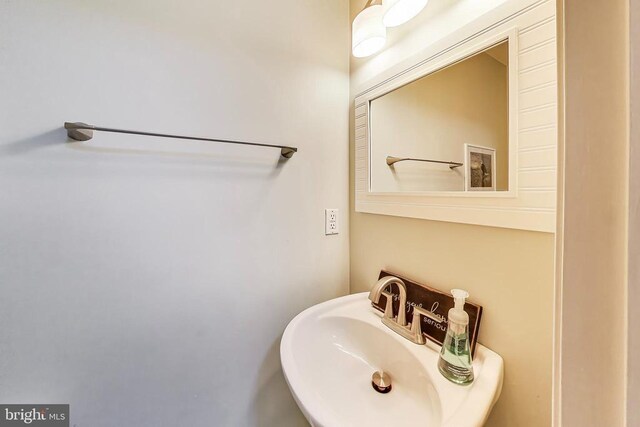 11222 Gander Ct, Fredericksburg, VA 22407 - bathroom featuring a sink
