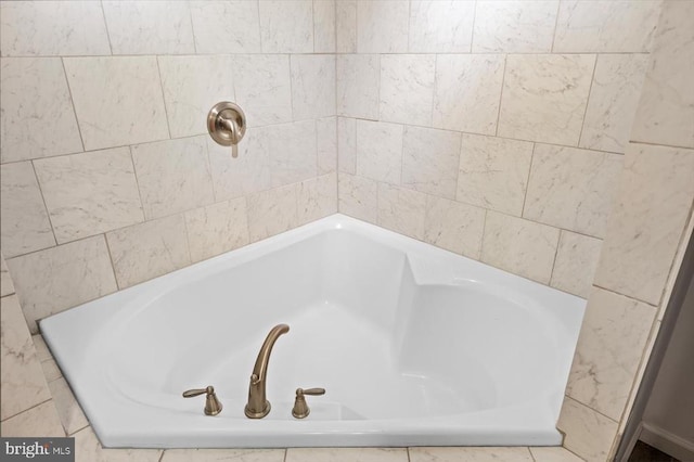 6908 Wild Turkey Dr, Spotsylvania, VA 22553 - bathroom featuring a bathtub