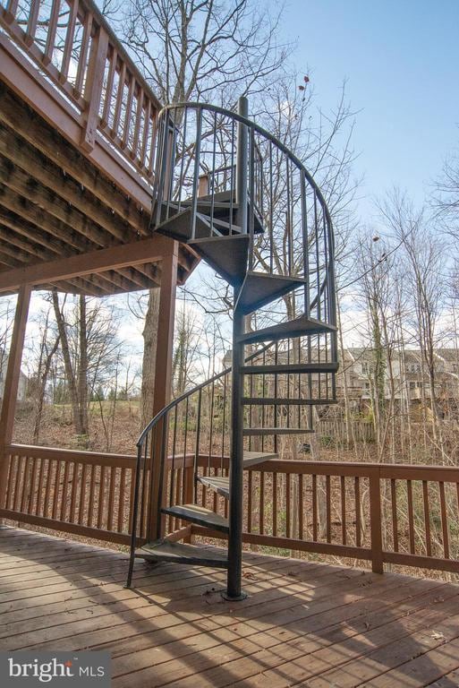 deck with stairway
